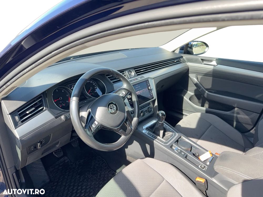 Volkswagen Passat 2.0 TDI Advance - 9
