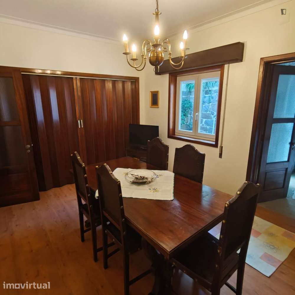 Quarto - localizado em Santa Marinha Porto - Grande imagem: 4/9