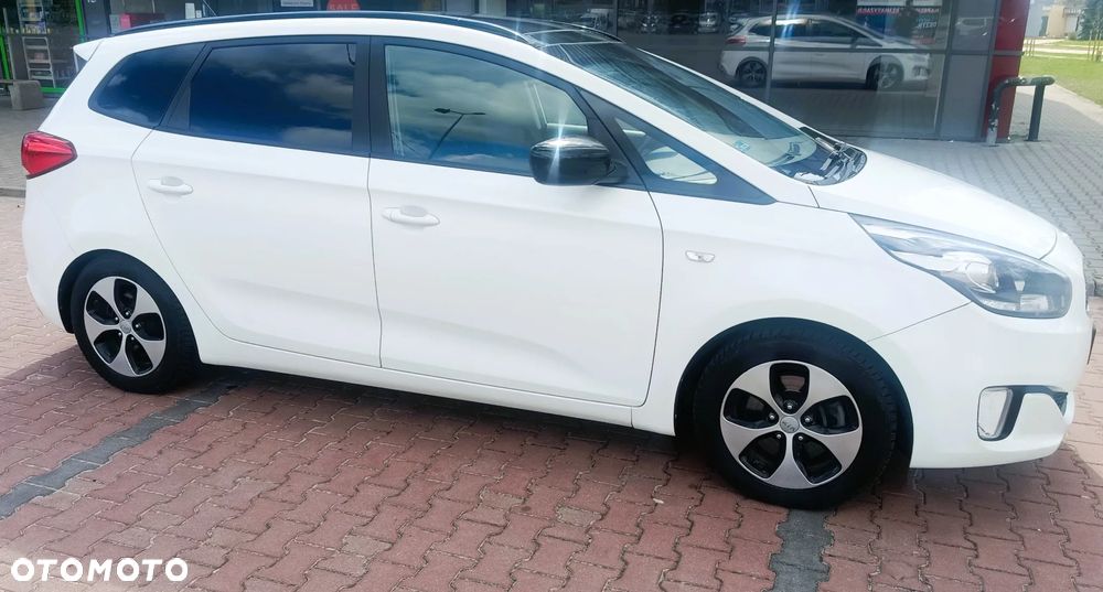 Kia Carens - 1