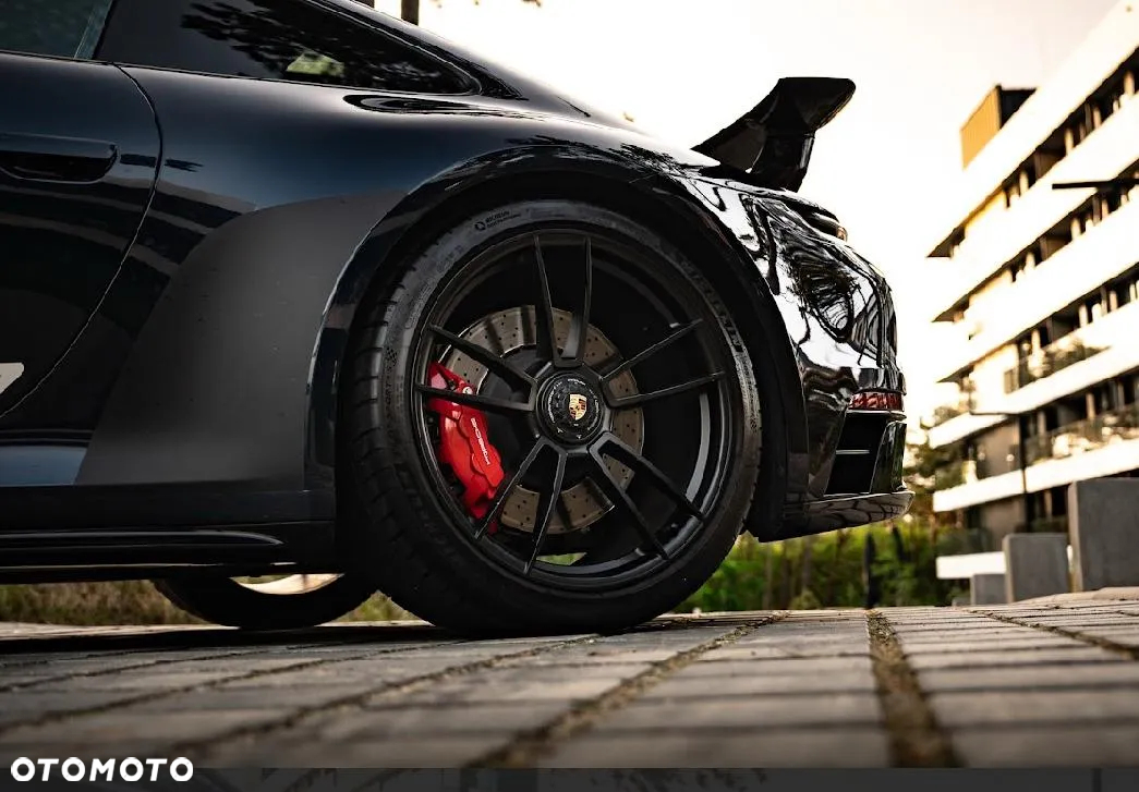Porsche 911 Carrera 4 GTS - 5