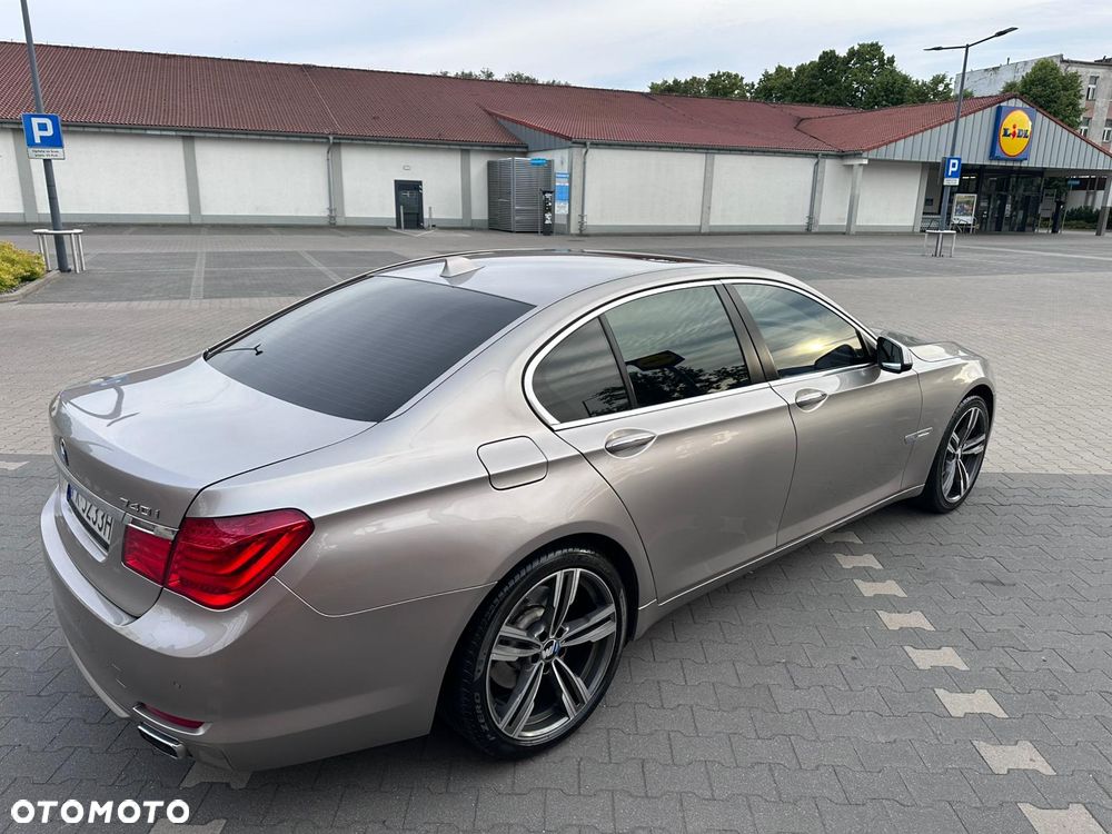 BMW Seria 7 740i L - 4