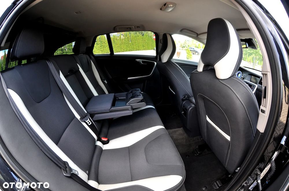 Volvo V60 D3 Geartronic RDesign - 25