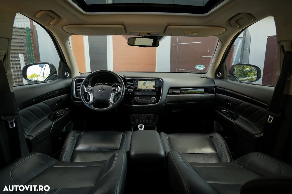 Mitsubishi Outlander 2.0 4WD Plus - 7