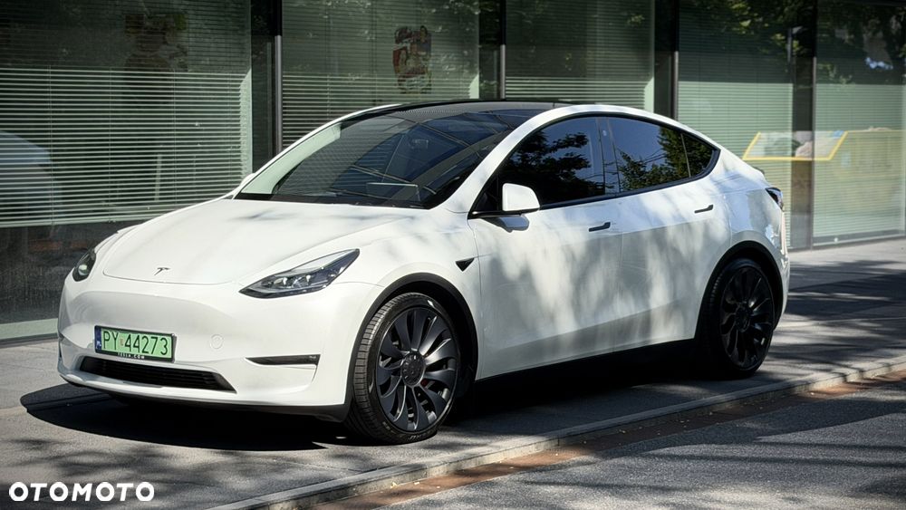 Tesla Model Y Performance AWD - 12