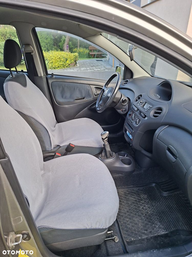 Toyota Yaris 1.4 D-4D Base - 4