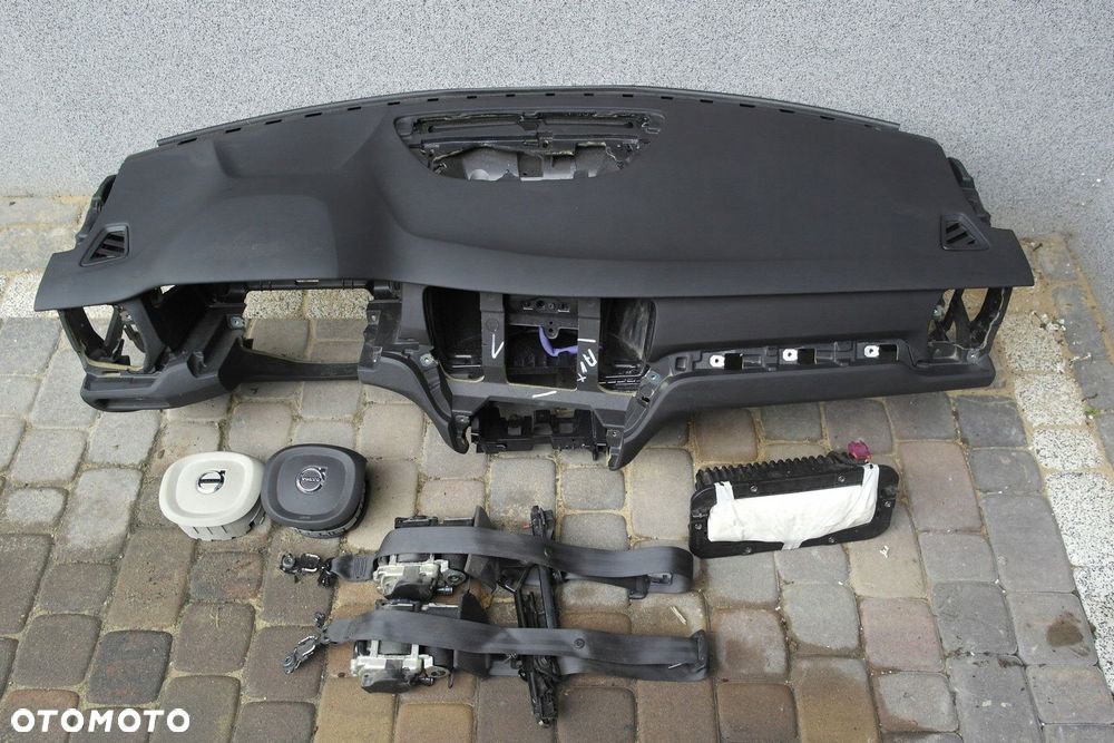 volvo s60 v60 2018> deska kokpit konsola pulpit pÓŁka airbag pasy pas cross - 1