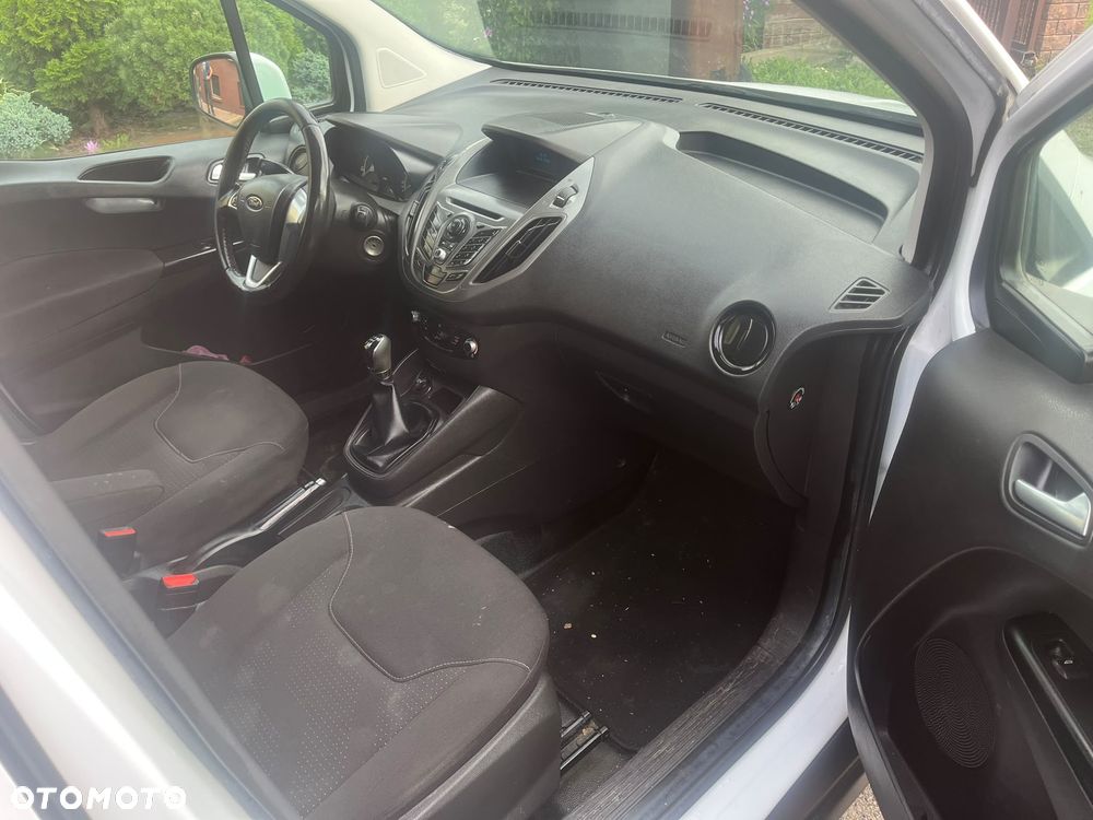 Ford Transit Courier - 15