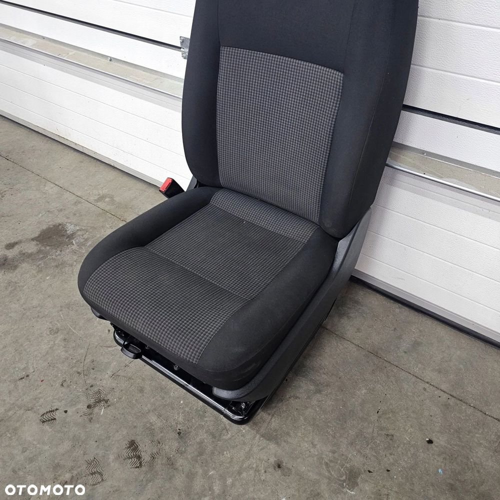 VW T6.1 fotel kierowcy przód DOUBLE GRID - 5