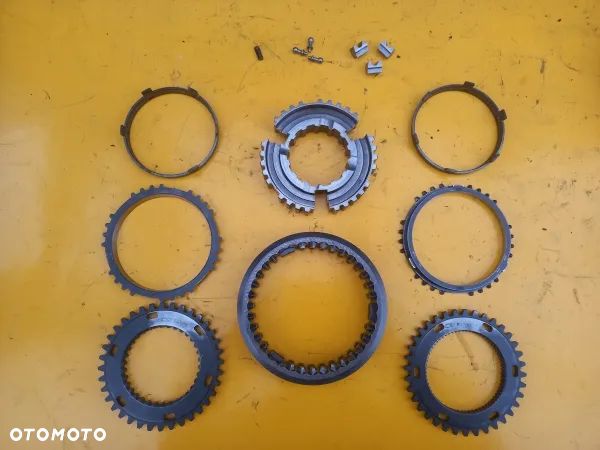 Synchronizator 3-4 bieg skrzyni Dynashift Massey Ferguson 6180 - 1