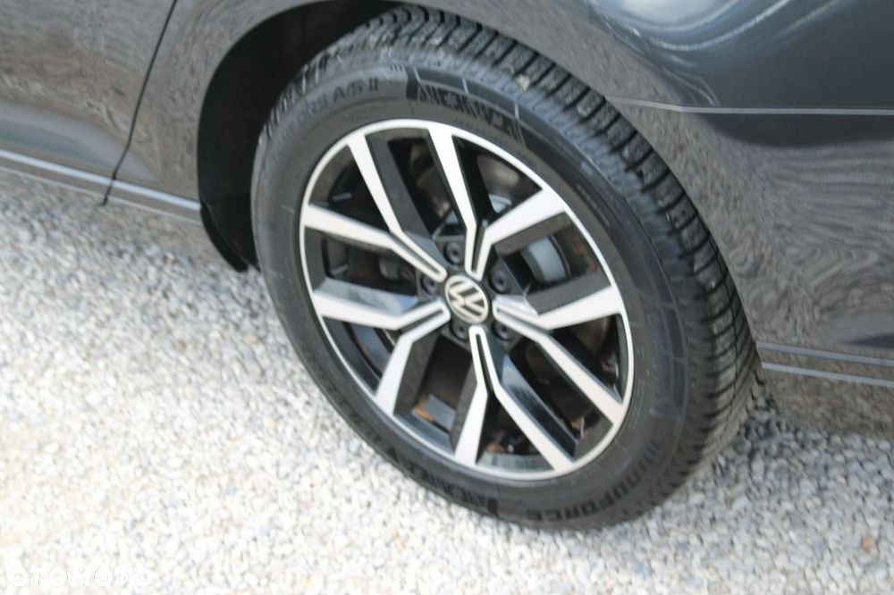 Volkswagen Passat - 12