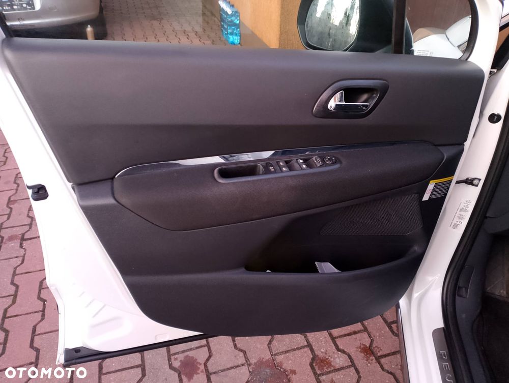 Peugeot 3008 2.0 HDi Premium - 16
