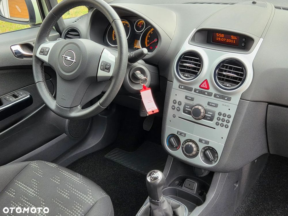 Opel Corsa 1.4 16V Satellite - 21