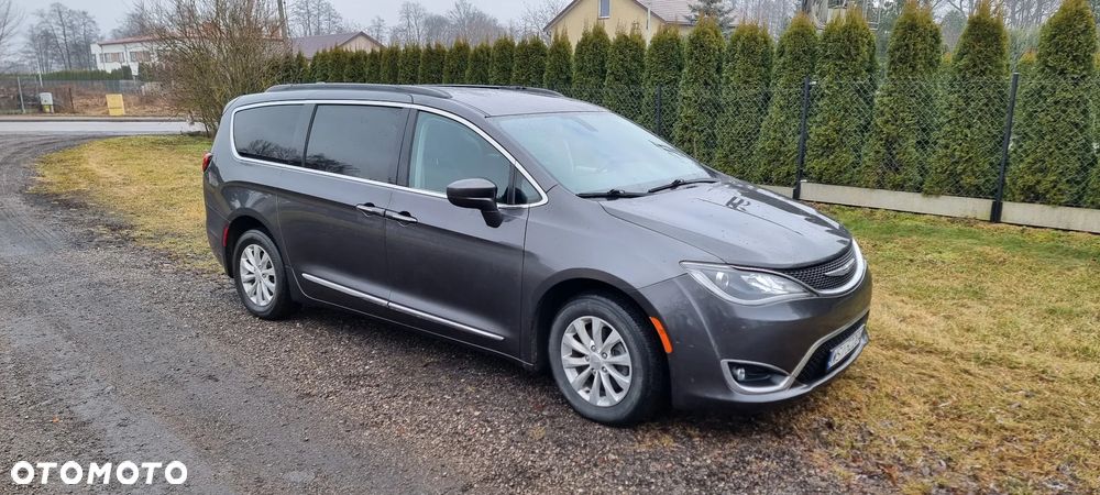Chrysler Pacifica - 2