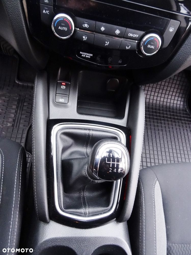 Nissan Qashqai 1.6 DCi N-Connecta - 22
