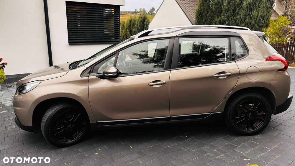 Peugeot 2008 1.2 Pure Tech Allure S&S - 6