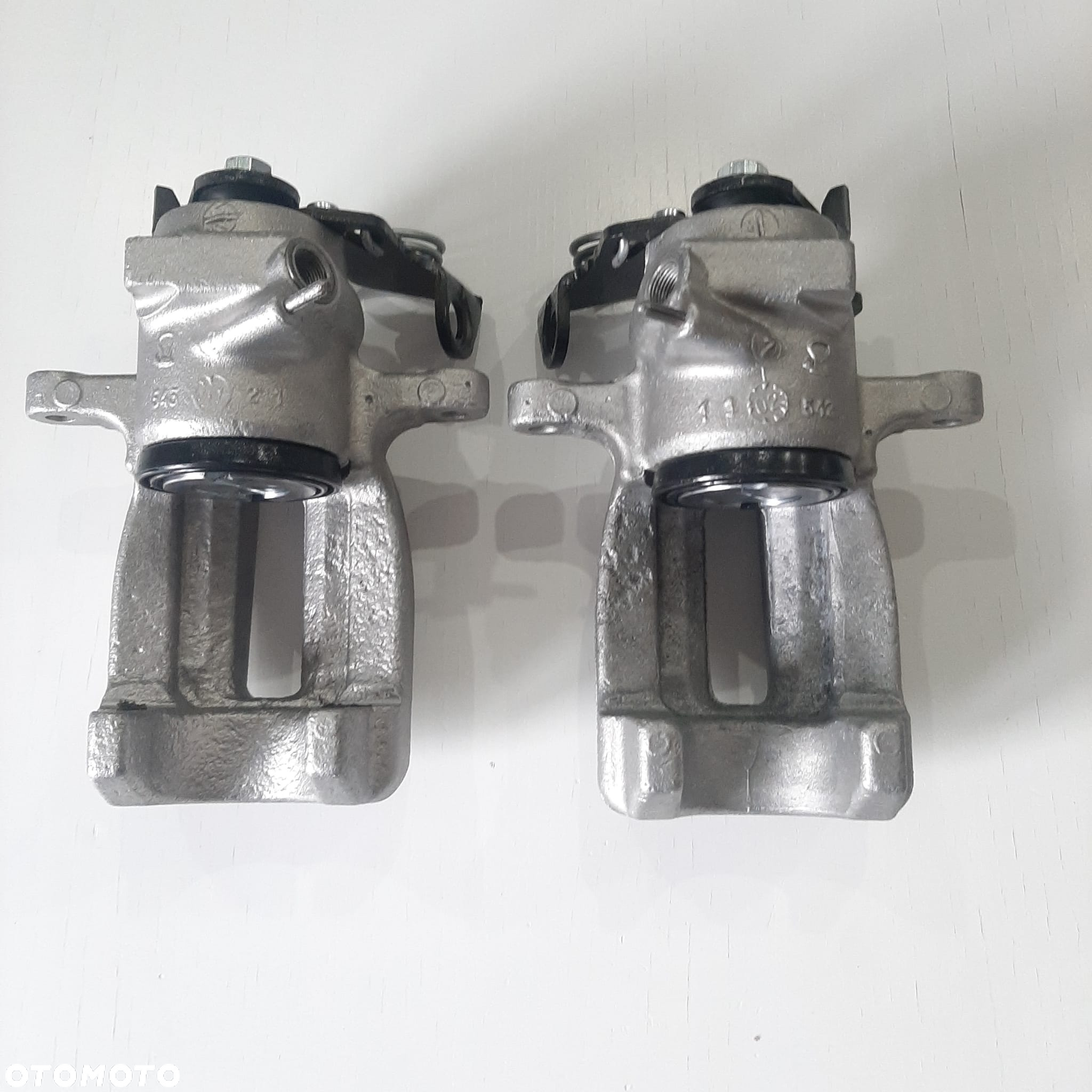 Zacisk tył Lewy Prawy Audi A6 C5 S6 Quattro 542 543 - 2