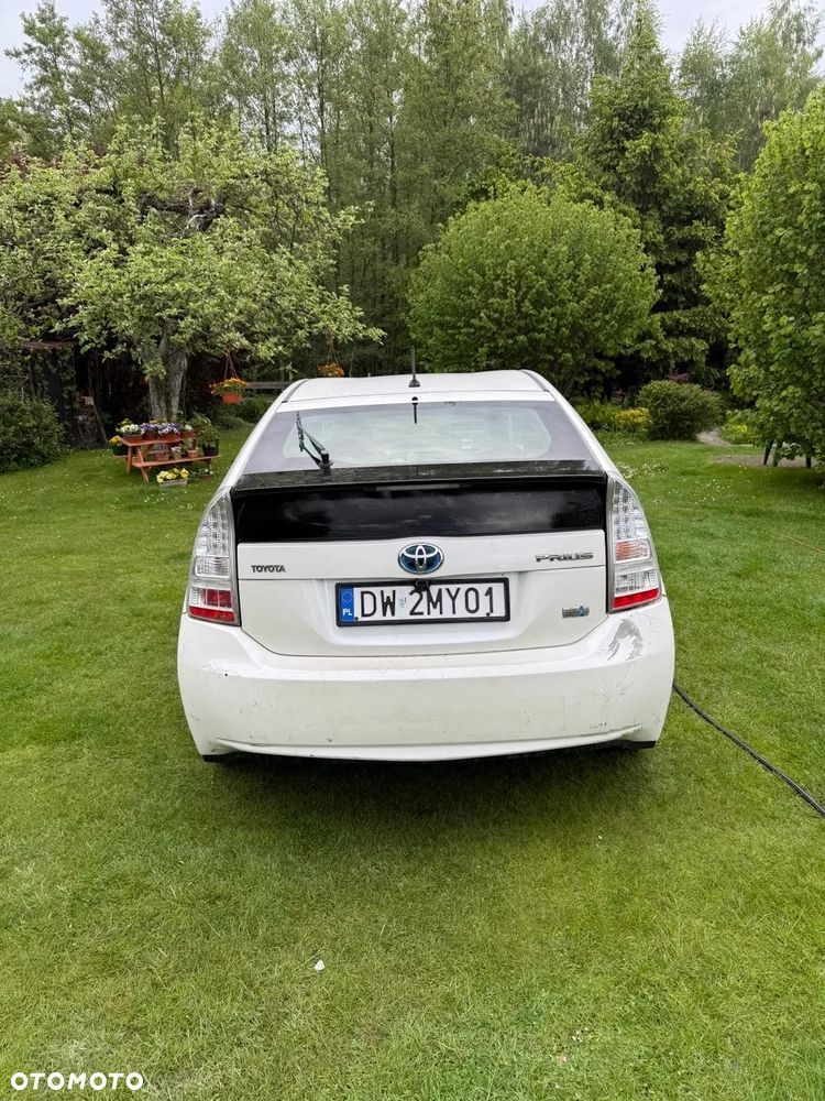 Toyota Prius - 4