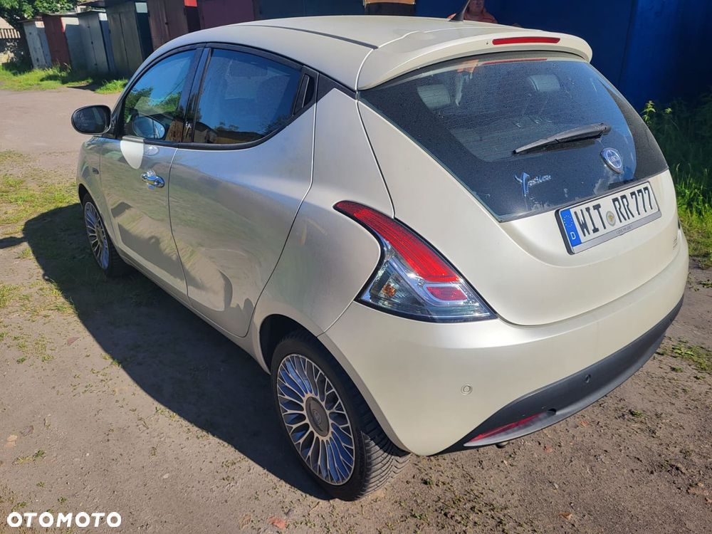 Lancia Ypsilon 0.9 Platinum S&S - 3