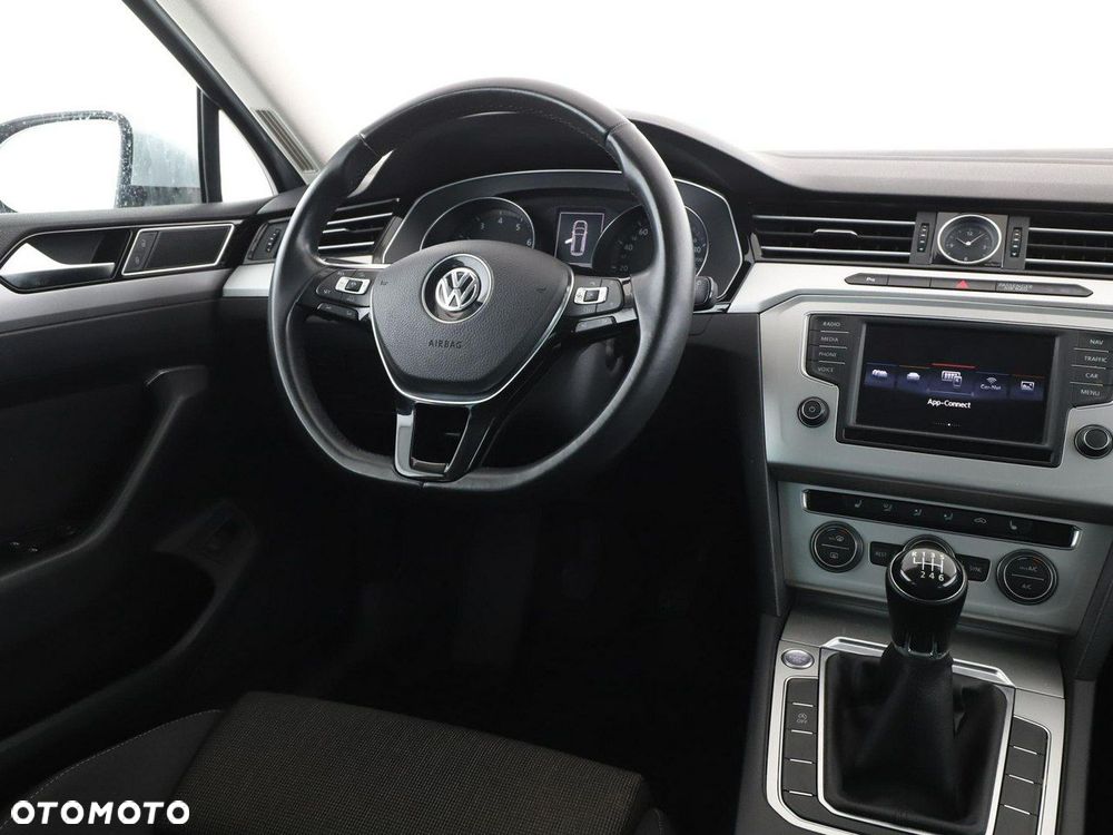 Volkswagen Passat - 17