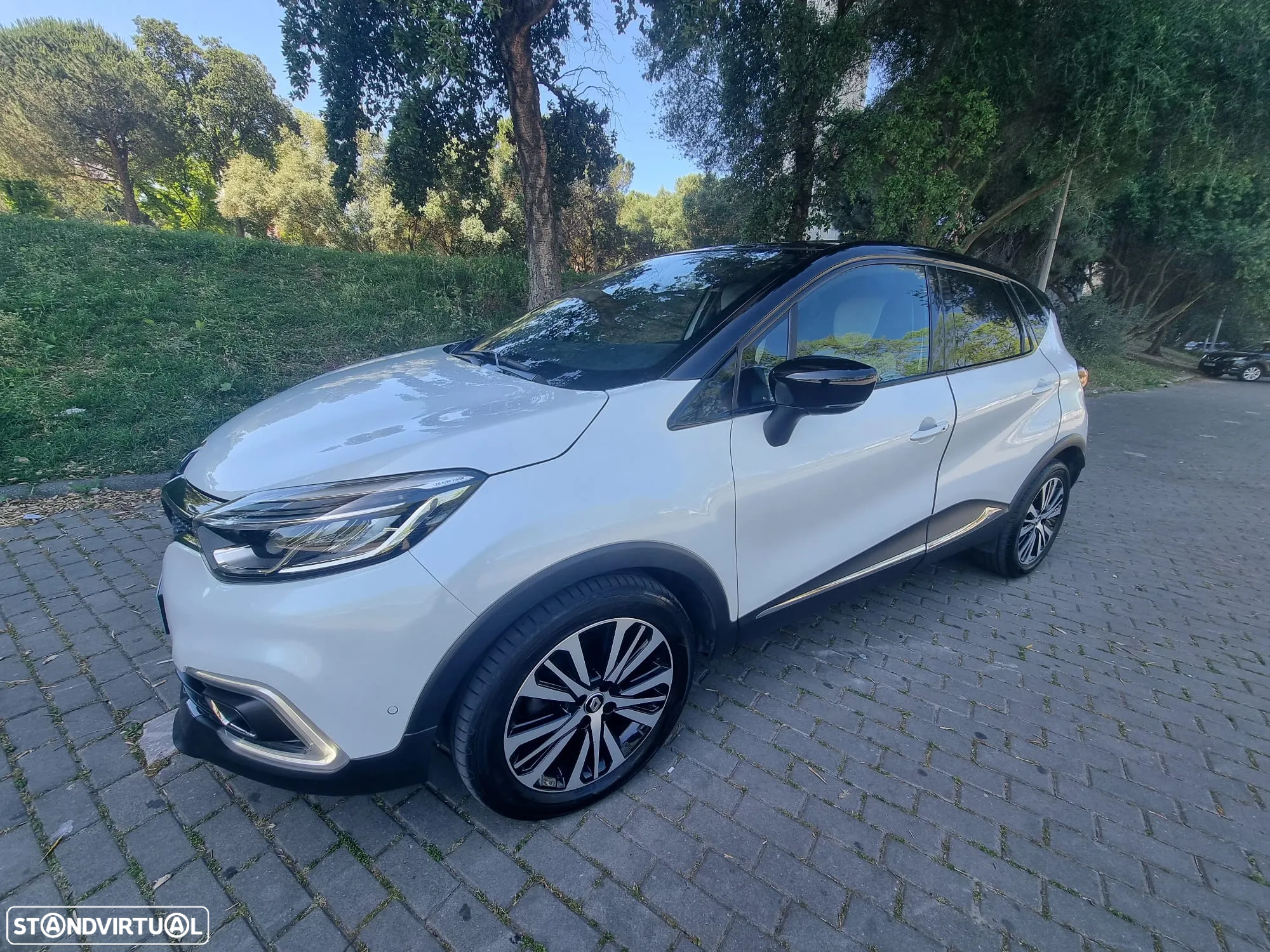Renault Captur 1.5 dCi Initiale Paris EDC - 4