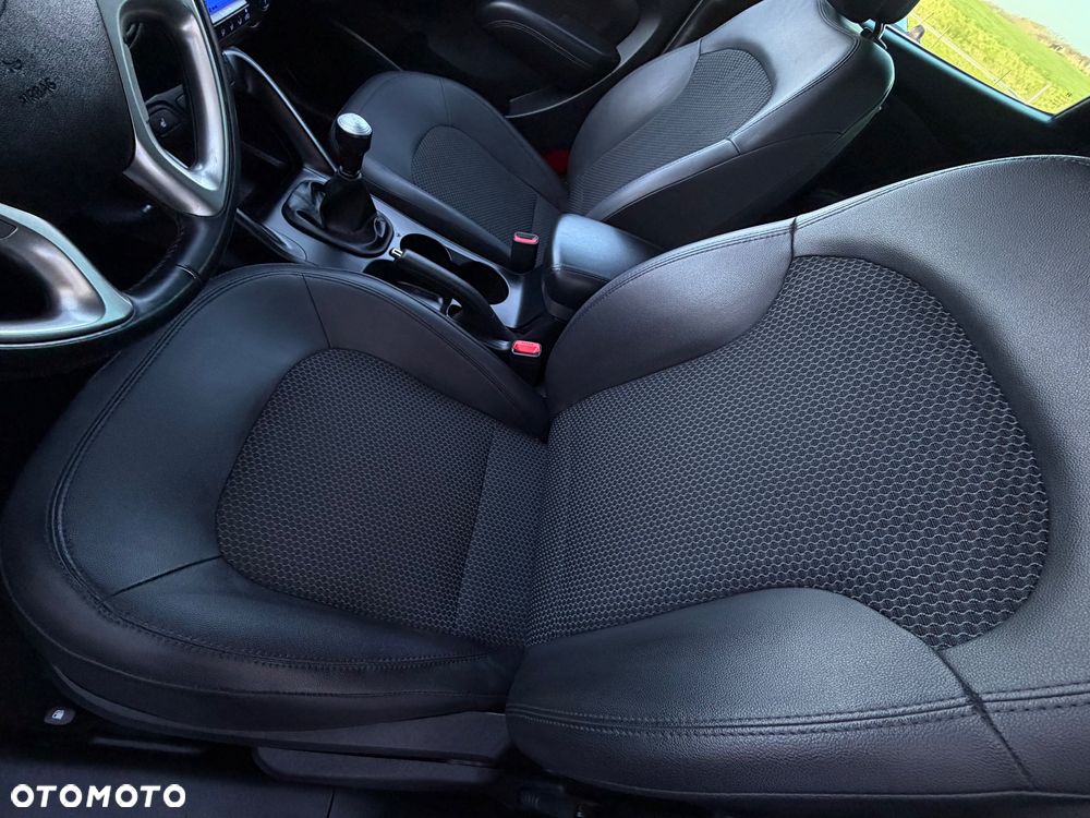 Hyundai ix35 2.0 4WD Premium - 24