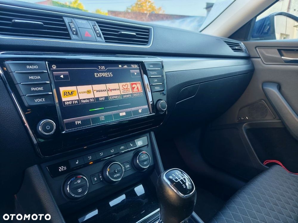 Skoda Superb 2.0 TDI Premium Edition - 27