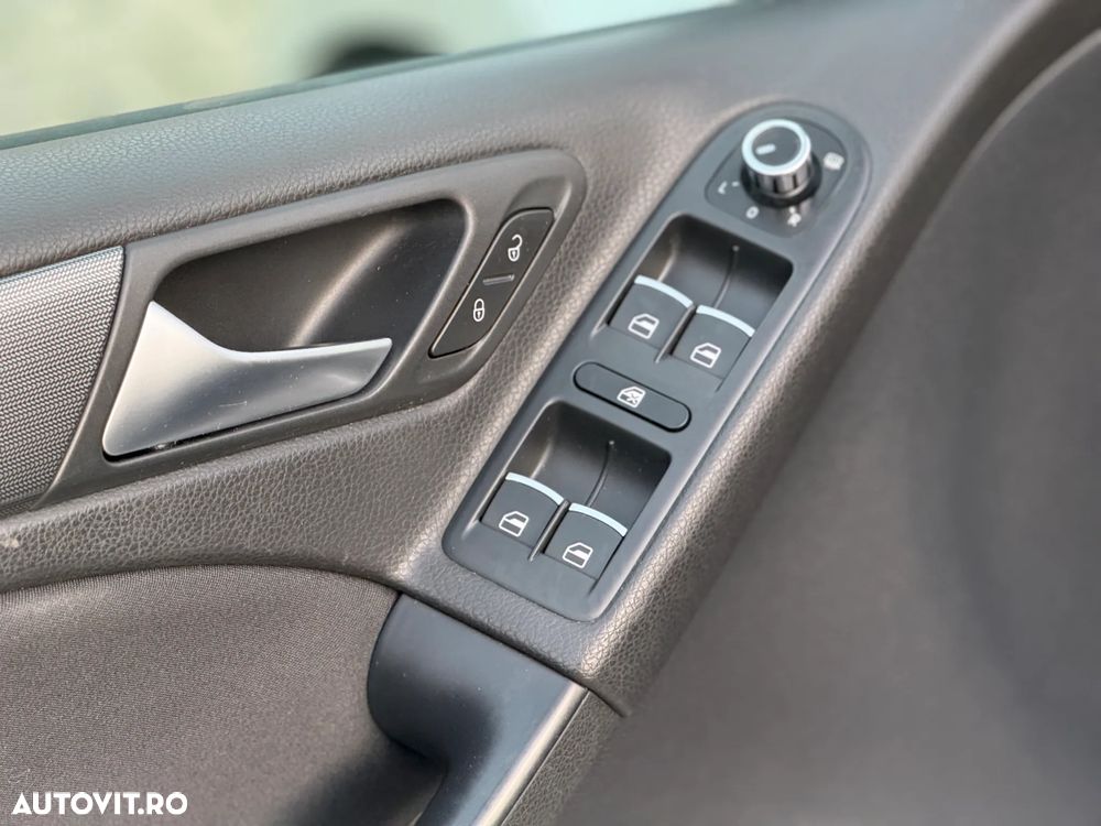 Volkswagen Golf 2.0 TDI DPF 4Motion Highline - 12