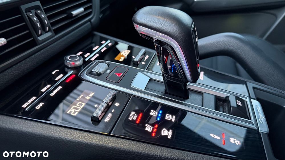 Porsche Cayenne Platinum Edition - 17