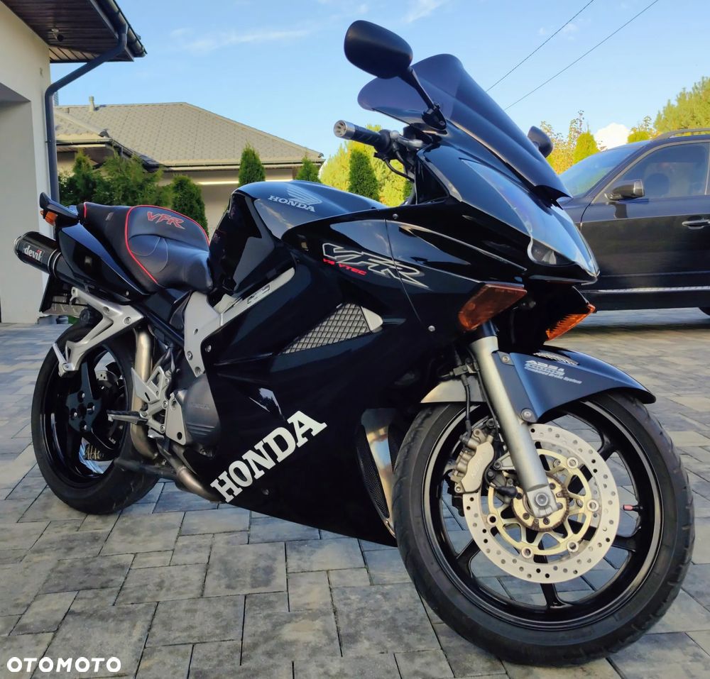 Honda VFR - 3