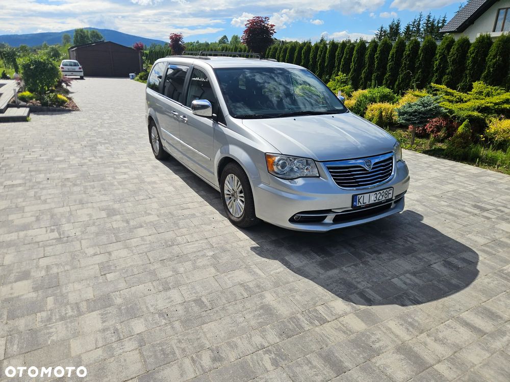 Lancia Voyager 2.8CRD Gold - 11