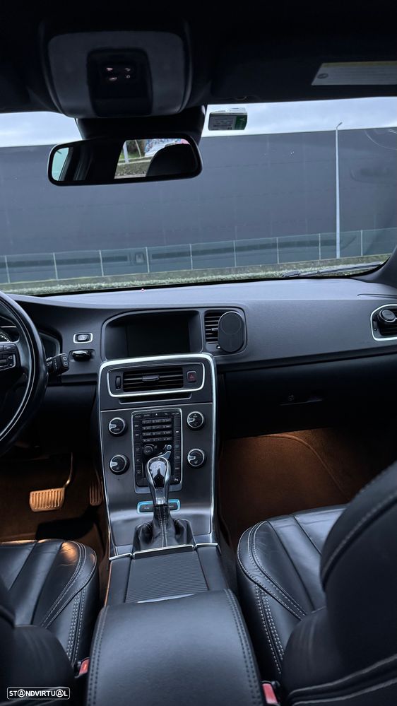 Volvo V60 D6 Plug-In-Hybrid AWD Geartronic Momentum - 15