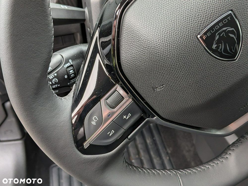 Peugeot 208 - 13