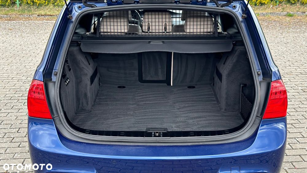 BMW Seria 3 330d xDrive DPF Edition Sport - 36