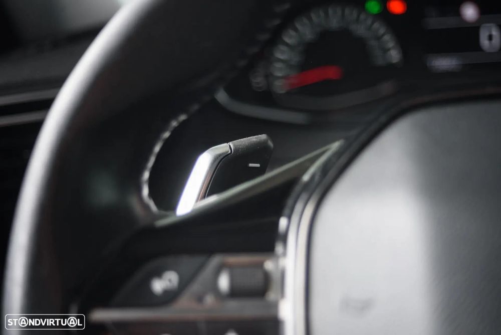 Peugeot 2008 PureTech 130 EAT8 Allure - 32
