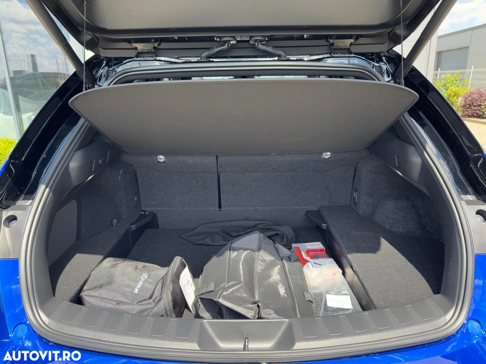 Lexus UX 300h FWD CVT HEV F Sport Design - 35