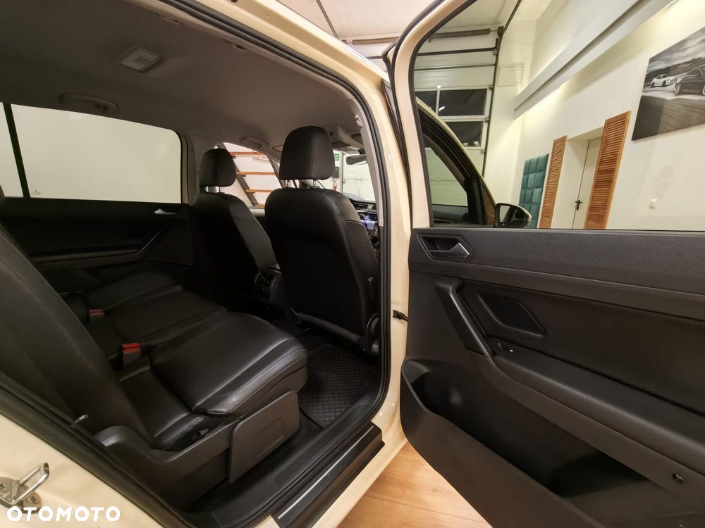 Volkswagen Touran - 25