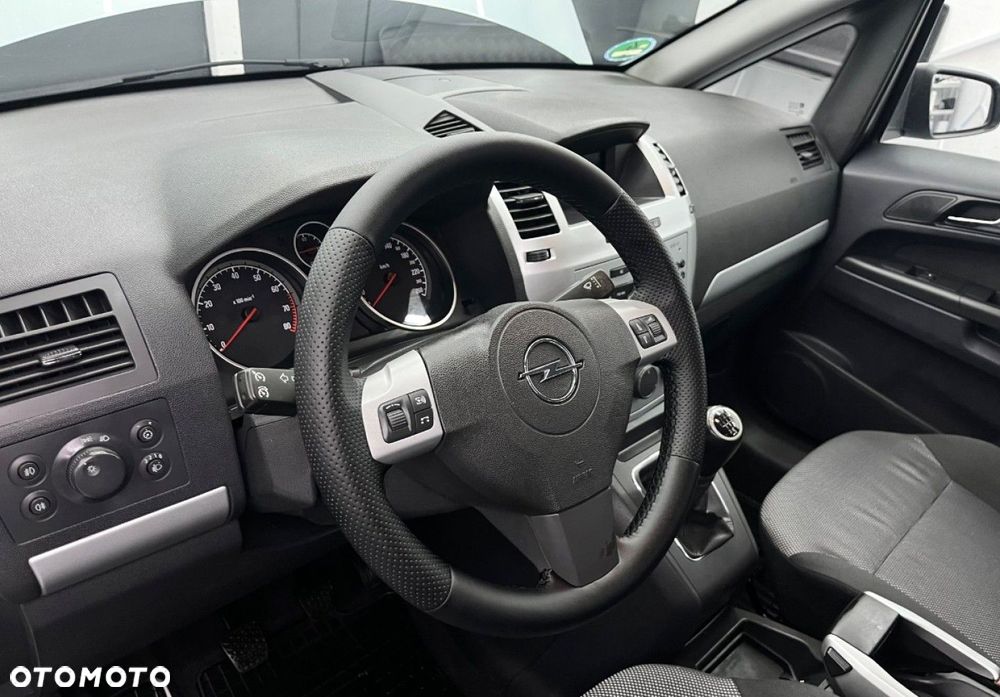 Opel Zafira - 27