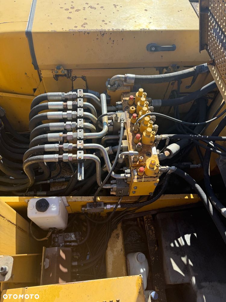 Caterpillar 318 CL - 7