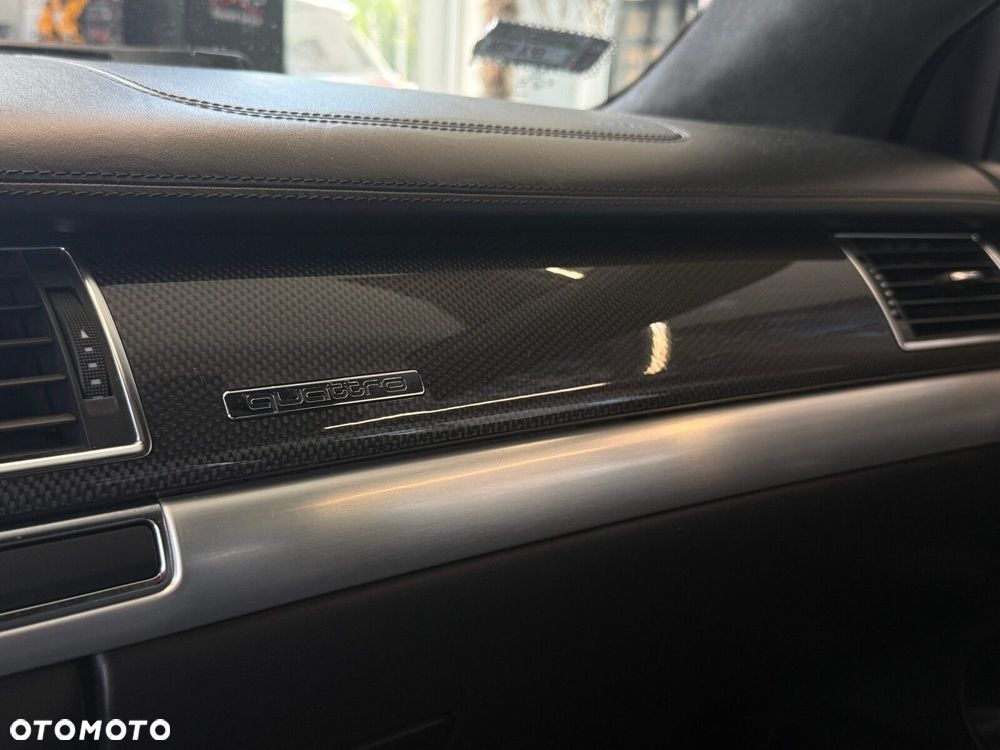 Audi S8 - 24