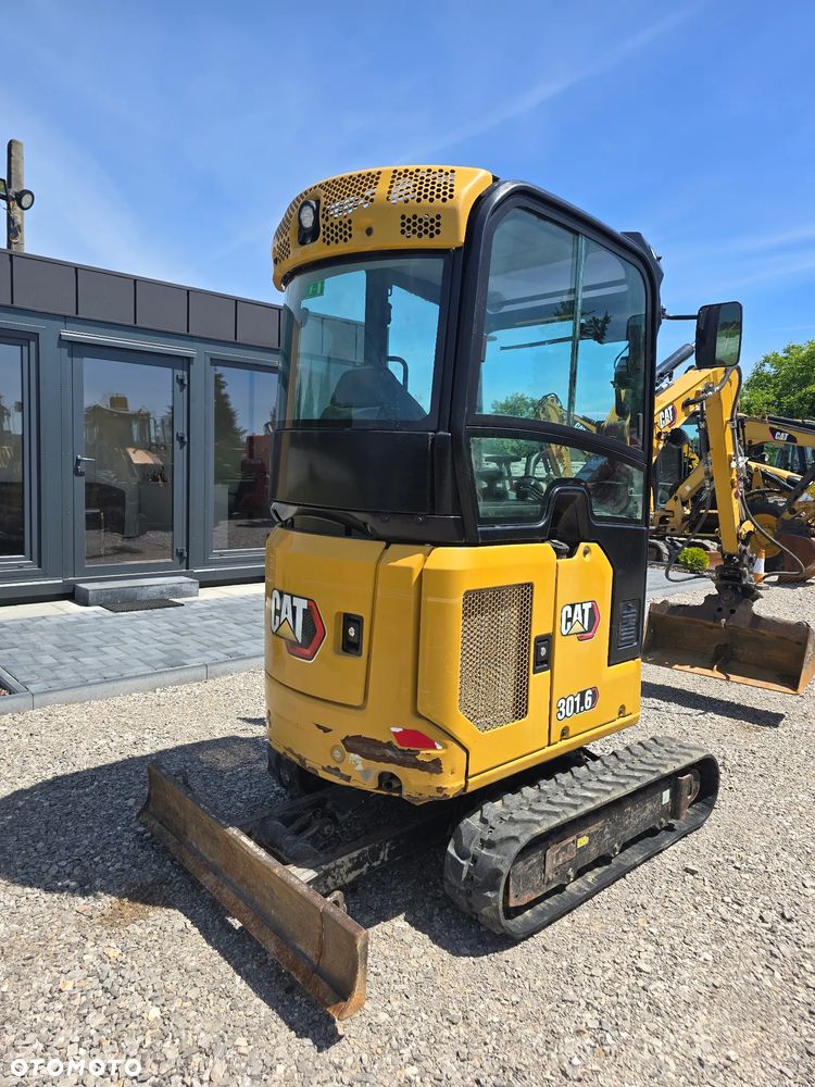 Caterpillar - 9