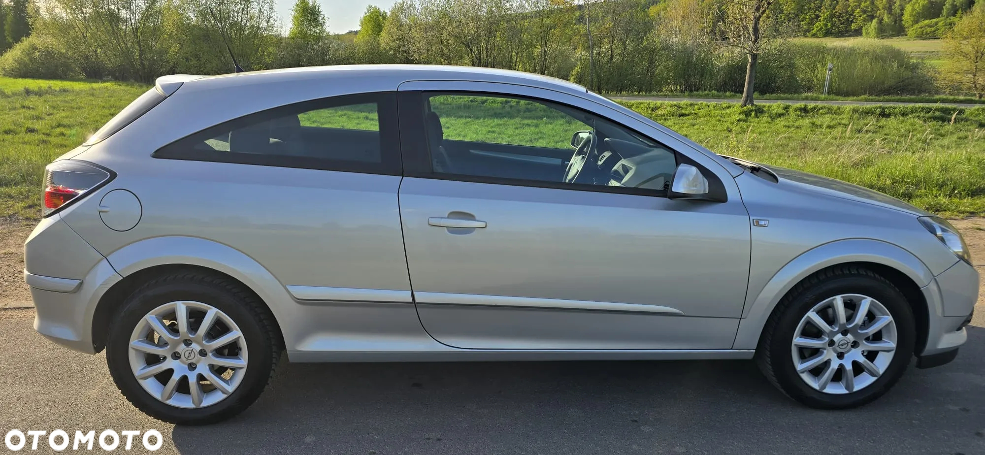 Opel Astra III GTC 1.6 Cosmo - 5