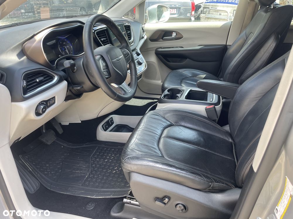 Chrysler Pacifica - 23