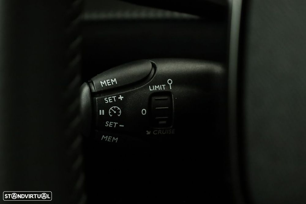 Peugeot e-2008 54 kWh Allure - 18