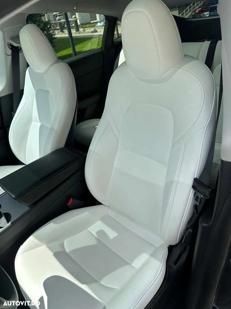 Tesla Model Y - 13