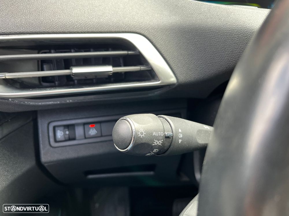 Peugeot 3008 225 e-EAT8 Allure - 19