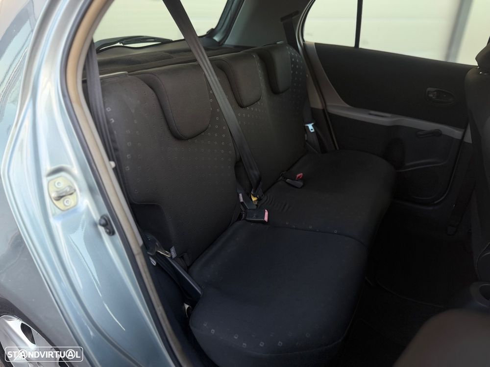 Toyota Yaris 1.3 VVT-i Sol AC+VSC - 13