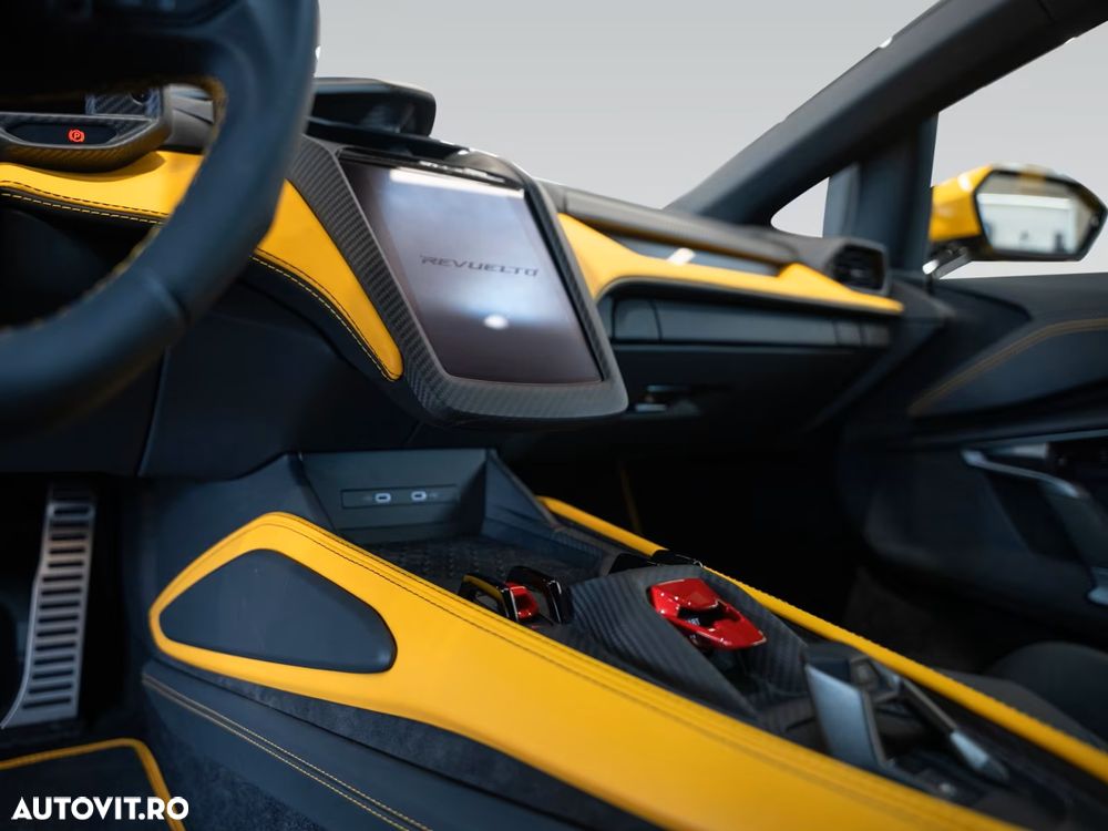 Lamborghini Revuelto - 24