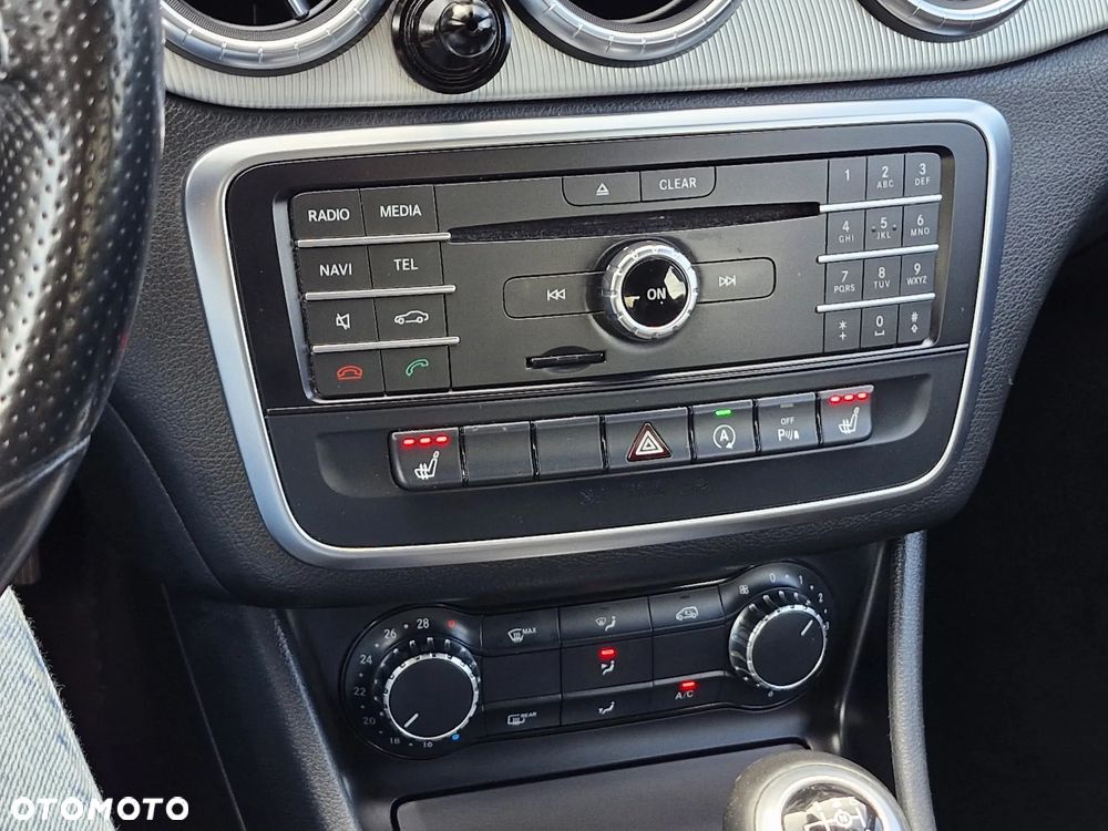 Mercedes-Benz CLA 180 Urban - 18