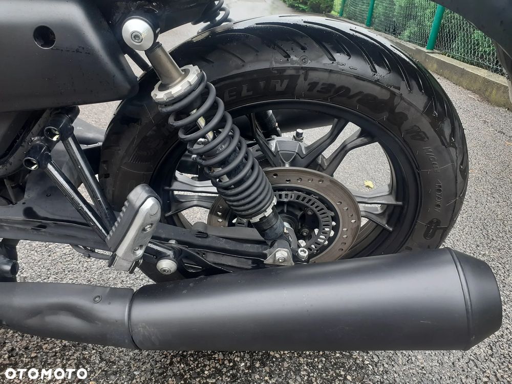 Moto Guzzi V7 - 6