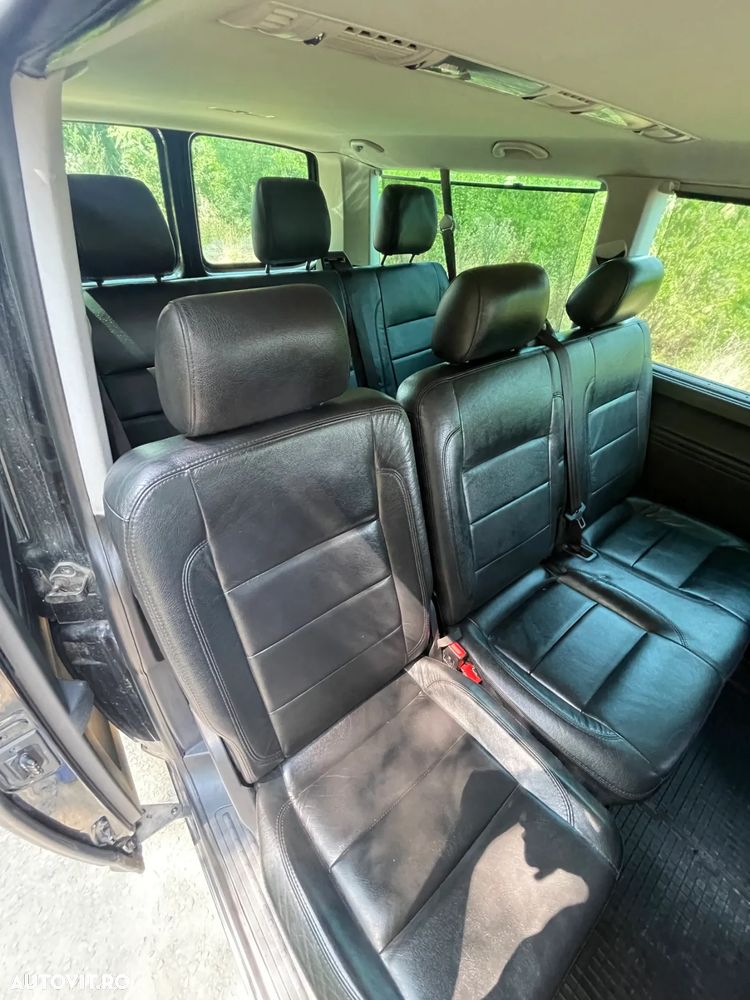 Volkswagen Caravelle - 11